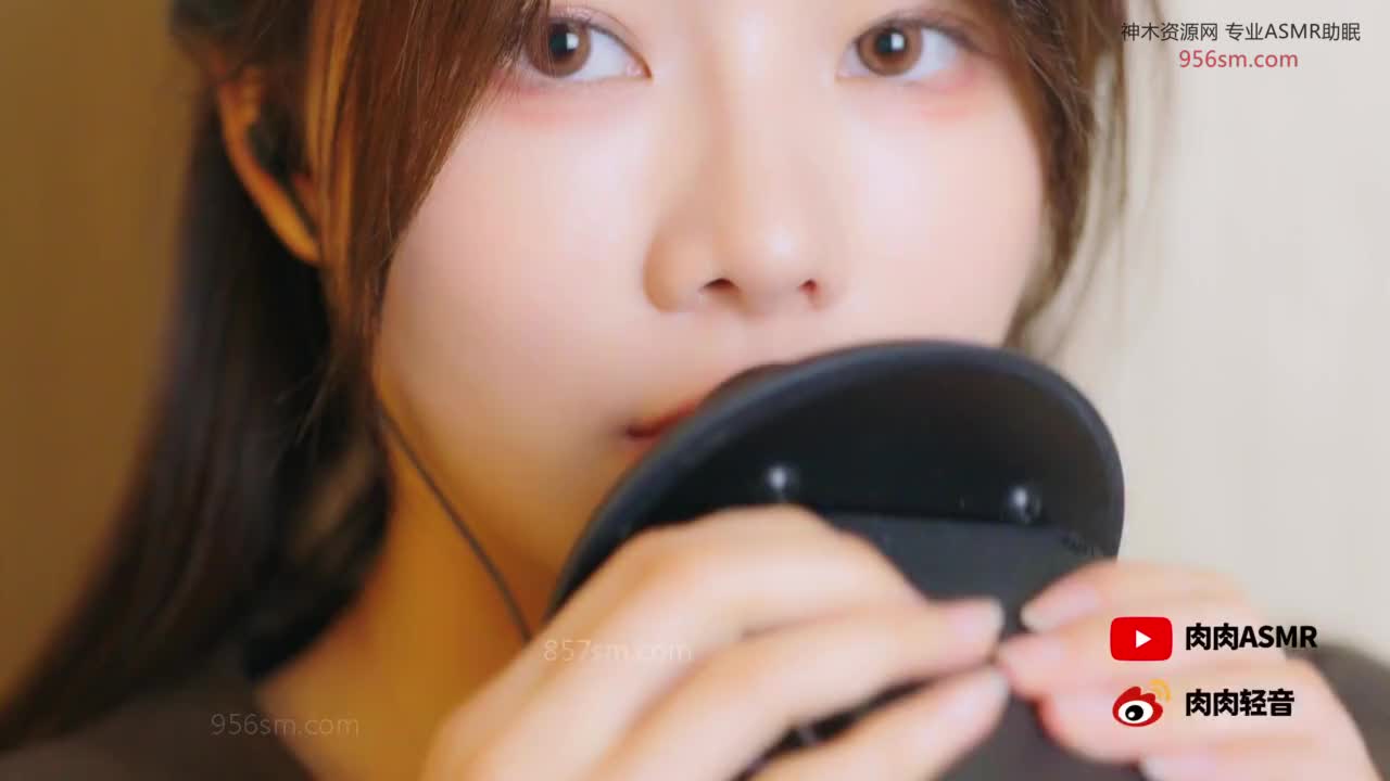 #肉肉 亲吻舔耳